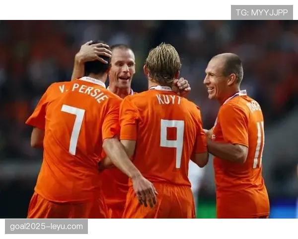 荷兰球迷“橙色风暴”席卷赛场,激情助威彰显强大支持力量 荷兰球迷“橙色风暴”席卷赛场,激情助威彰显强大支持力量