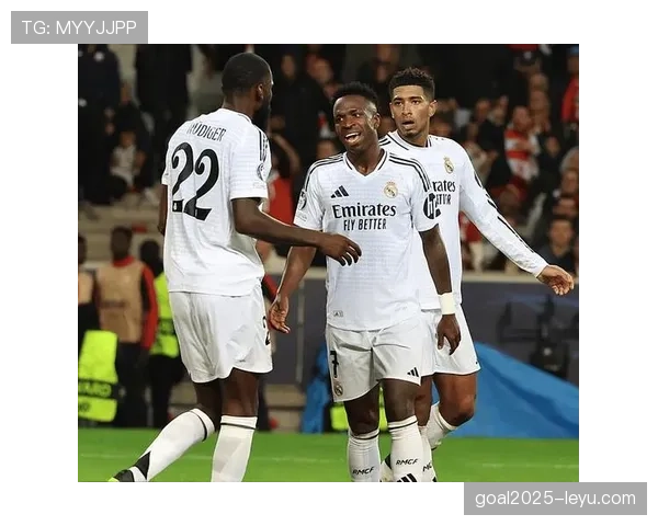 欧洲杯最佳阵容出炉，多位球星入选展现顶级表现