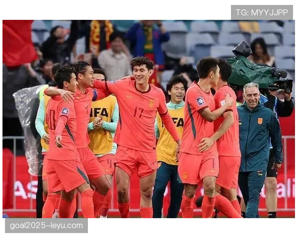 看张玉宁出街那双鞋，我就服了——一年外卖费都买不来